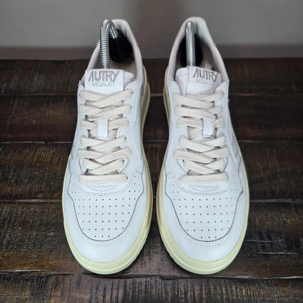 NEW AUTRY Medalist Low Womens Size 41 US 11 Leather Trainer Shoes Sneakers White
